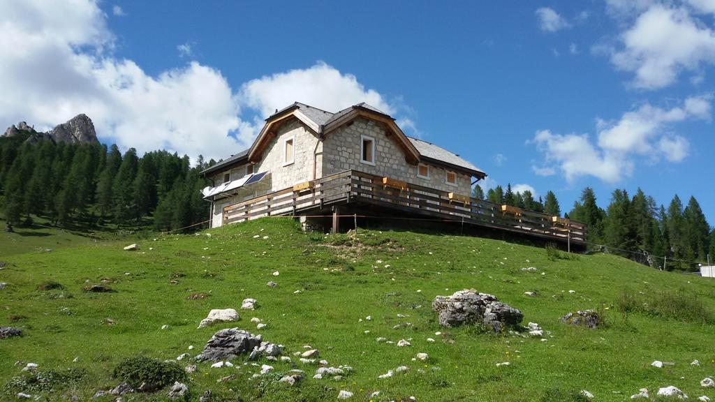 Malga Giau Hotel Сан Вито ди Кадоре Екстериор снимка